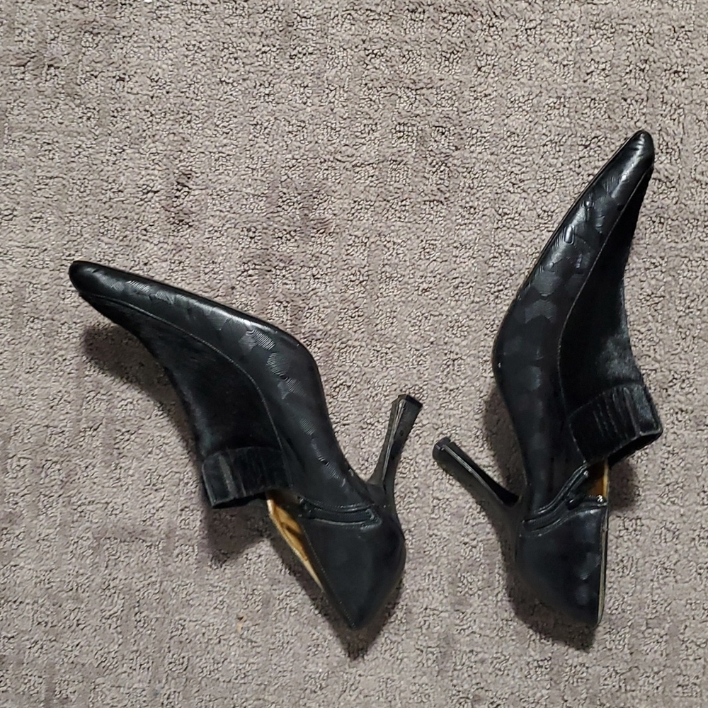 Heels - Picture 3 of 3